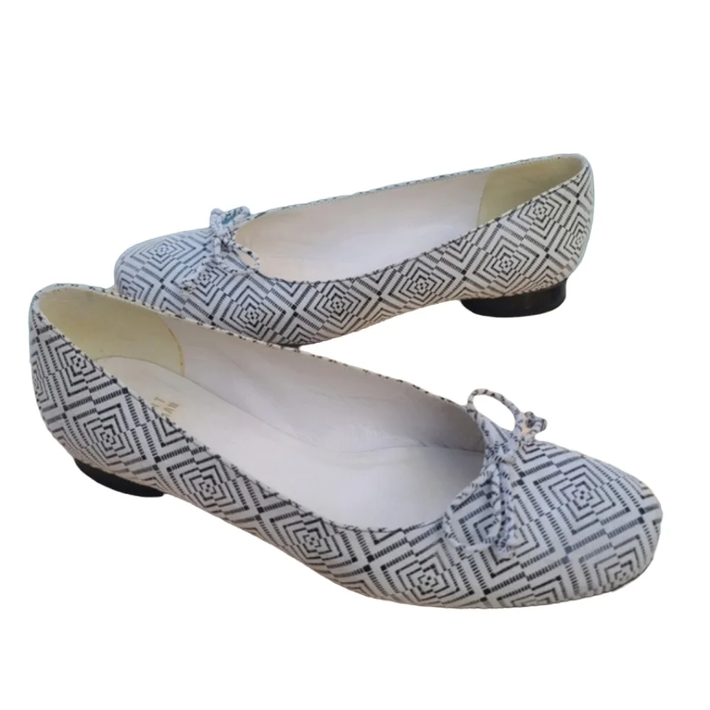 STUART WEITZMAN Leather Ballet Flats 8 Geometric Bows Stone Suede Rare